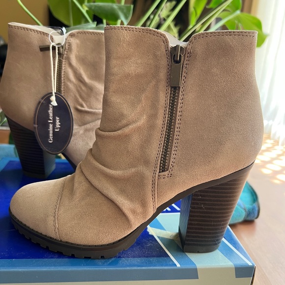 White Mountain Shoes - WHITE MOUNTAIN  Taupe Side Zip Booties genuine upper leather size 7